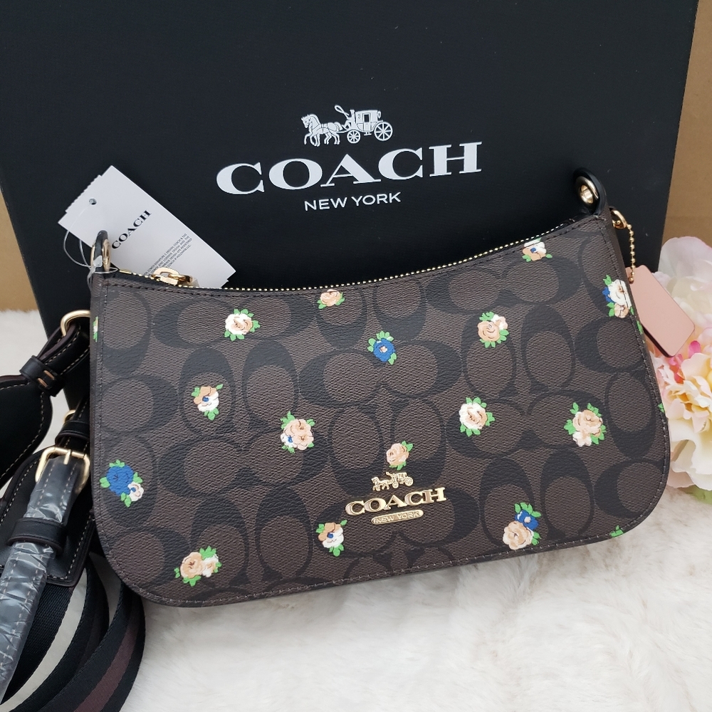 🤎New! Coach crossbody Jes Baguette In Signature Canvas